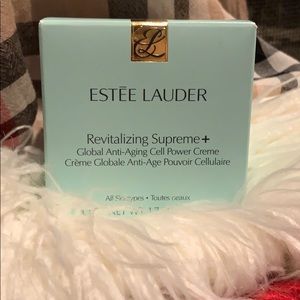 Estēe Lauder Revitalizing Supreme+